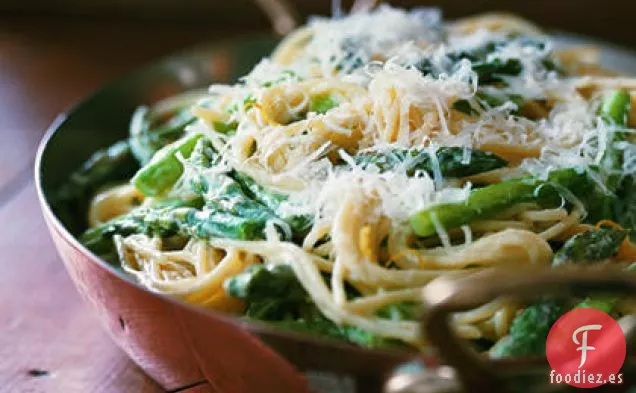 Pasta con Espárragos y Queso de Cabra