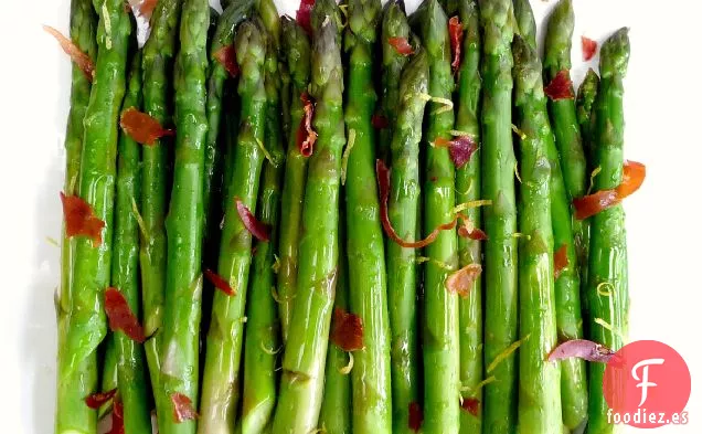 Espárragos Con Jamón Crujiente Y Alioli De Estragón
