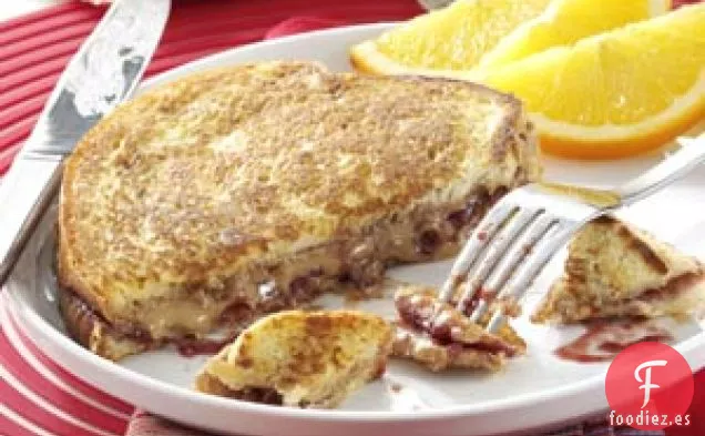 Tostadas Francesas con Mantequilla de Maní y Gelatina