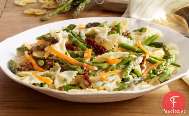 Pasta con Pajarita de Espárragos