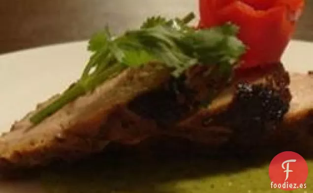 Cerdo peruano con salsa de aguacate y chile