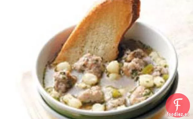 Sopa de Salchicha de Maíz Molido