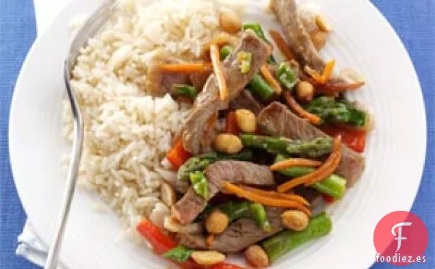 Salteado de Carne de Res y Espárragos a la Naranja