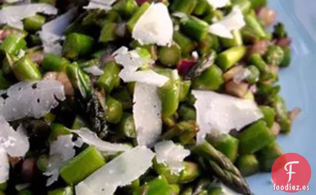 Ensalada De Espárragos, Pecorino Y Cebolla Roja
