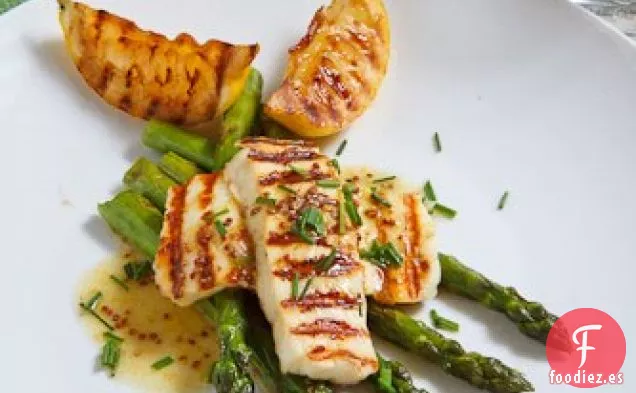 Espárragos a la Parrilla y Ensalada Halloumi