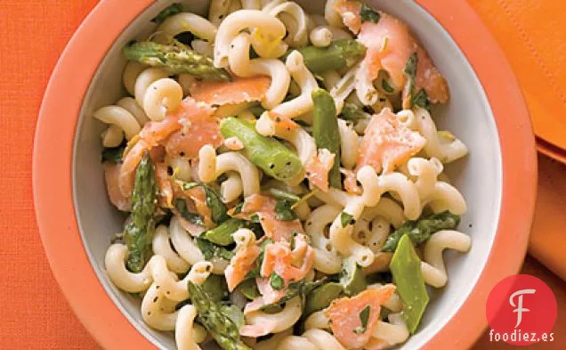 Pasta de Espárragos, Salmón y Albahaca