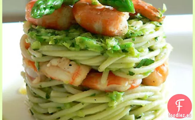 Espaguetis De Camarones Y Pesto De Espárragos
