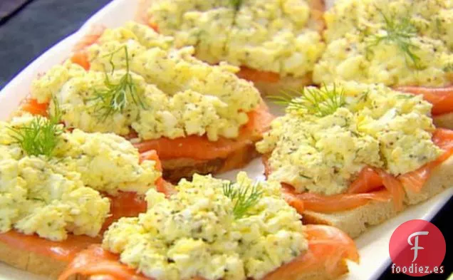 Tartaletas de Salmón Ahumado y Ensalada de Huevo