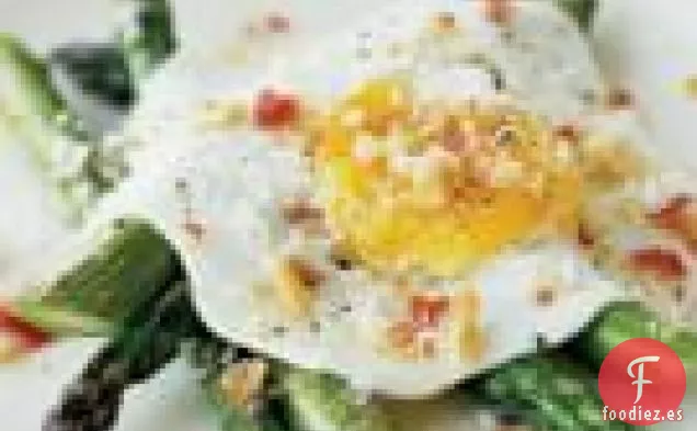 Huevos Fritos Con Espárragos, Panceta Y Migas De Pan