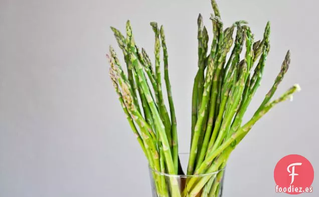 Crujientes Palitos de Espárragos de Parmesano