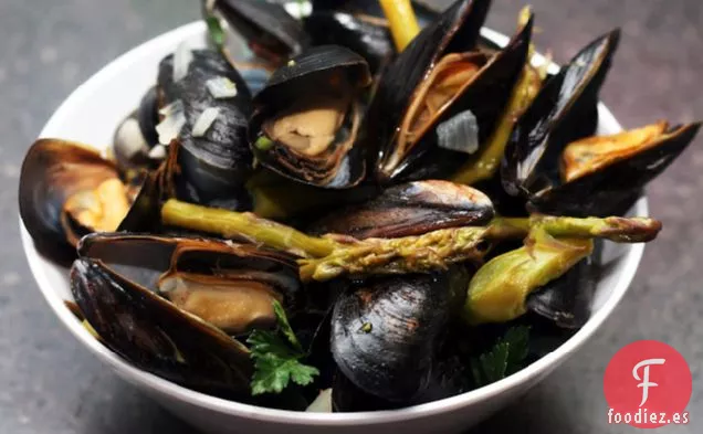 Mejillones Frescos Con Espárragos
