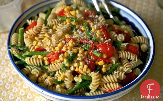Cena De Esta Noche: Pasta Con Maíz, Tomate Y Espárragos