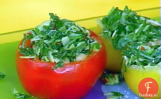 Tomates Maduros en Rama Rellenos de Hierba y Gremolata de Almendras