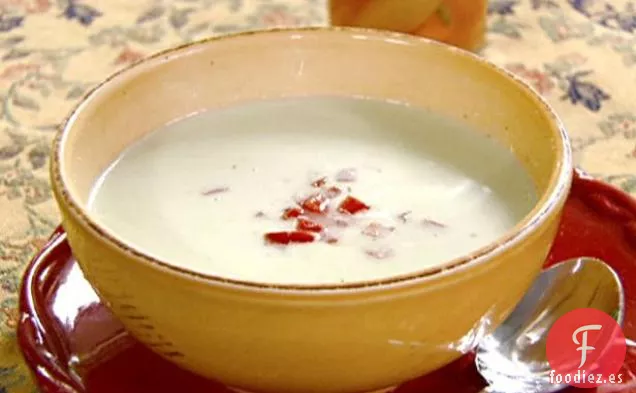 Sopa de Yogur de Verano con Tomate y Albahaca