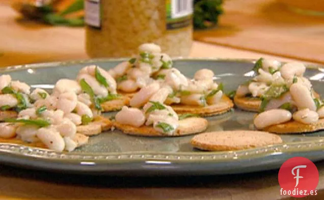 Crostini de Solución Rápida con Frijoles Blancos