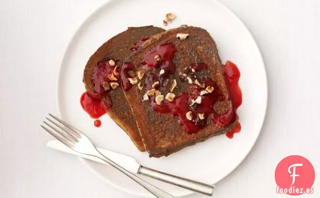 Tostadas Francesas De Chocolate Y Avellanas Con Almíbar De Frambuesa