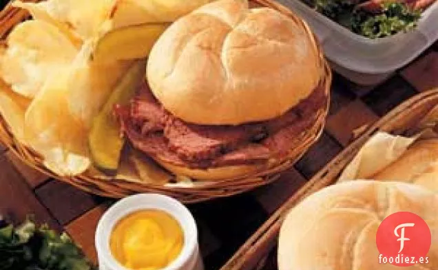 Sándwiches de Carne En Conserva Glaseada