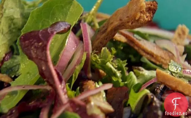 Ensalada de Pita Integral a la Parrilla con Aderezo de Perejil y Ajo