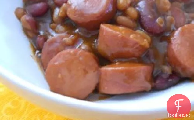 Cazuela de Frijoles Blame the Dog (Kielbasa y Plato de Frijoles)