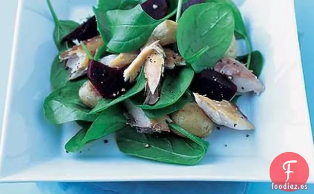 Ensalada De Caballa, Remolacha Y Patata Con Aderezo De Rábano Picante