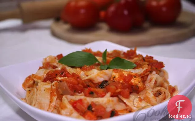 Tagliatelle Casero Con Salsa De Tomate