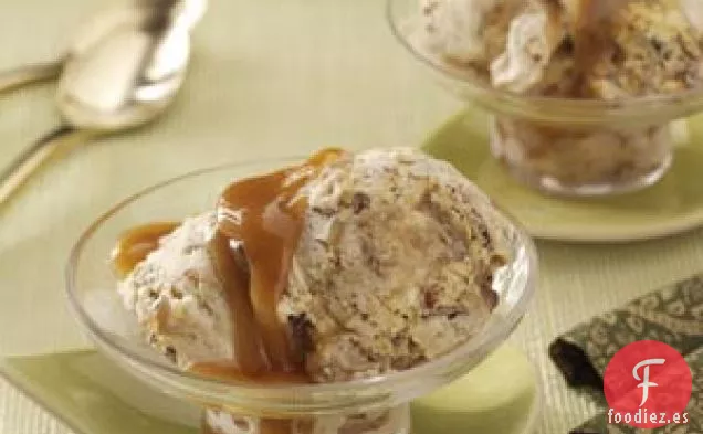 Helado de Bollo Pegajoso de Canela