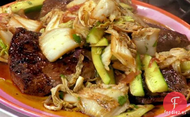 Vieiras de Sésamo Chamuscadas y Filete Teriyaki con Ensalada de Col Chamuscada