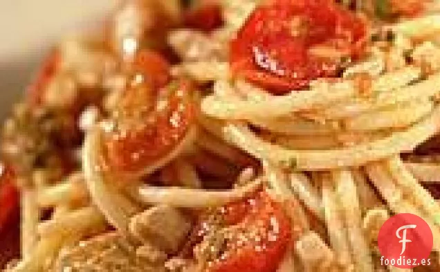 Espaguetis con atún y tomates cherry