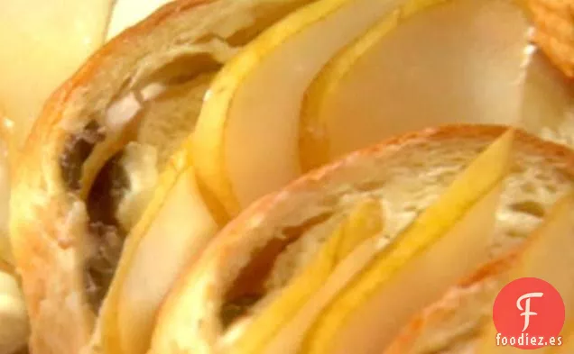 Chuletas de Cerdo en Salsa Cremosa de Champán y Pan de Pasas con Mascarpone y Peras