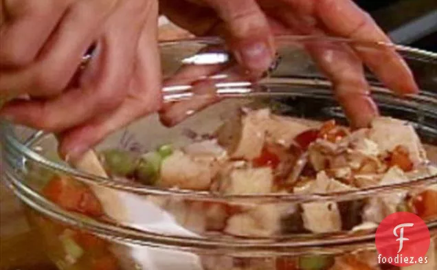 Ensalada de Pollo con Vinagreta de Cacahuete y Lima