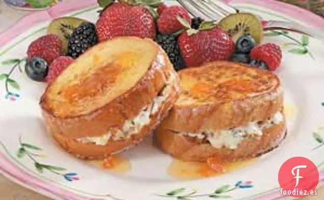 Tostadas Francesas Rellenas con Almíbar de Albaricoque