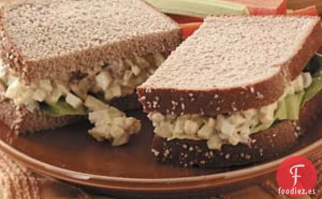 Sándwich de Ensalada de Tocino y Huevo
