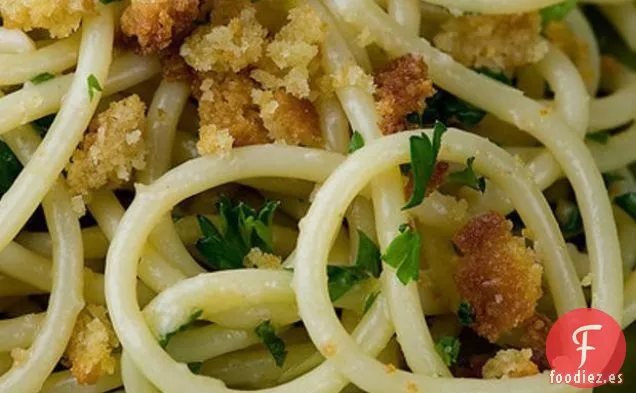 Espaguetis Con Salsa De Vino De Miga De Pan De Ajo