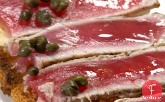 Atún Braseado con Hummus en Crostini