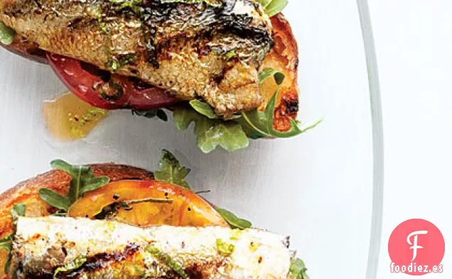 Bruschetta de Sardina, Tomate y Menta a la parrilla