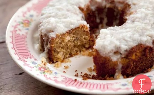 Pastel de coco de la abuela Yearwood con glaseado de coco y limón