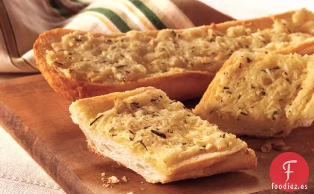 Pan de Ajo con Romano y Romero Fresco