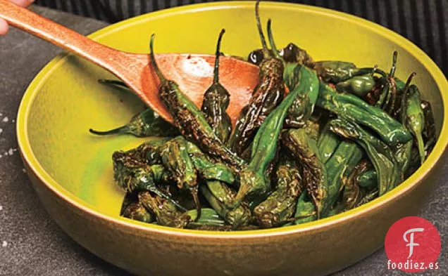 Pimientos Fritos Con Limón, Ajo Y Sal Marina