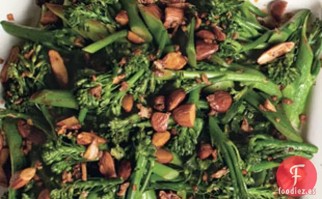 Brócoli Con Pimentón Ahumado, Almendras Y Ajo