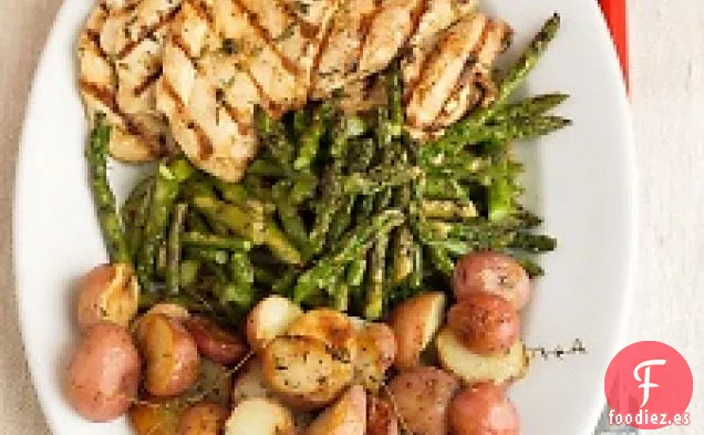 Chuletas De Pollo Marinadas Con Ajo Y Patatas Asadas