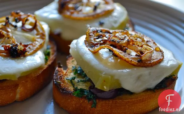 Mozzarella Fresca Y Crostini De Colinabo Asado Con Lemo Crujiente