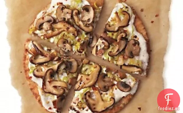 Pizza de champiñones y puerros