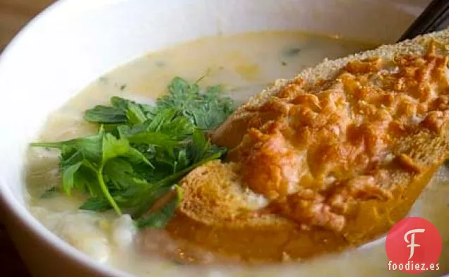 Sopa De Puerro Y Patata Con Crostini De Parmesano
