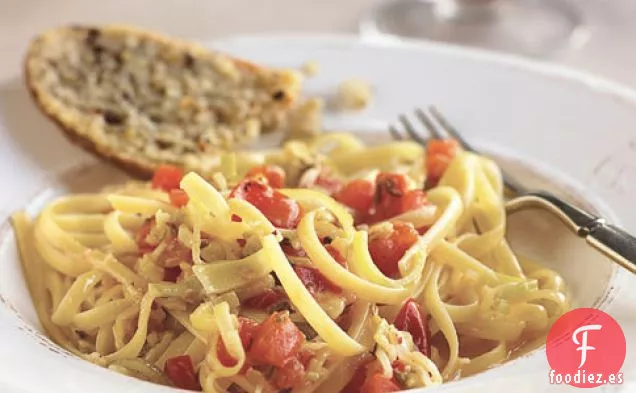 Linguini Con Puerro Picante Y Salsa De Tomate
