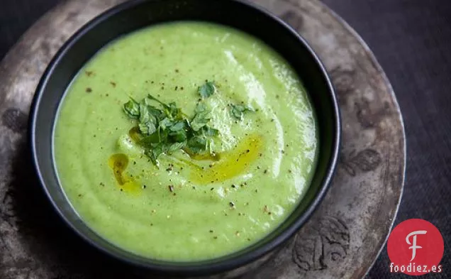 Sopa De Chirivía Con Puerros Y Perejil