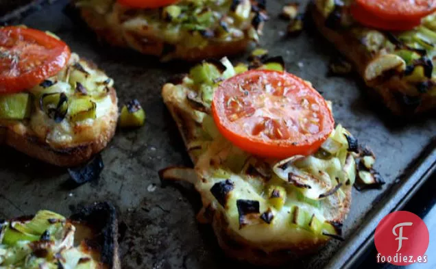 Bruschetta De Puerro Y Brie