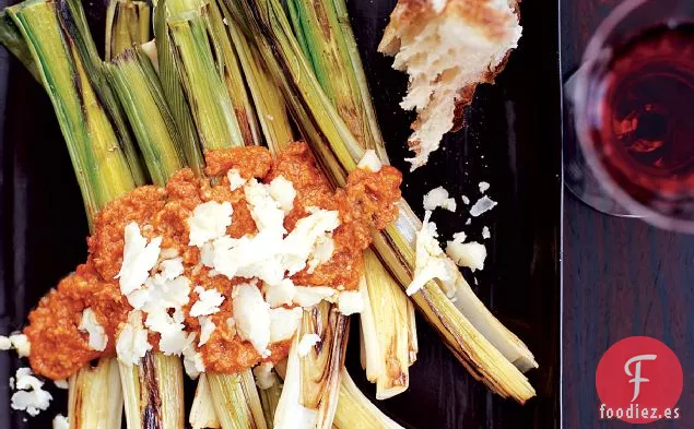 Romesco de Puerros con Queso Garrotxa Desmenuzado