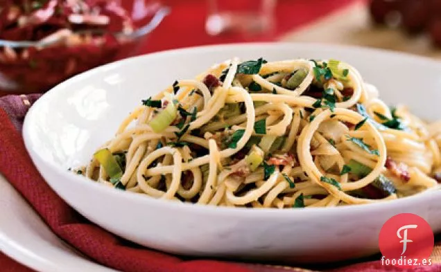 Espaguetis Carbonara con Puerros y Panceta