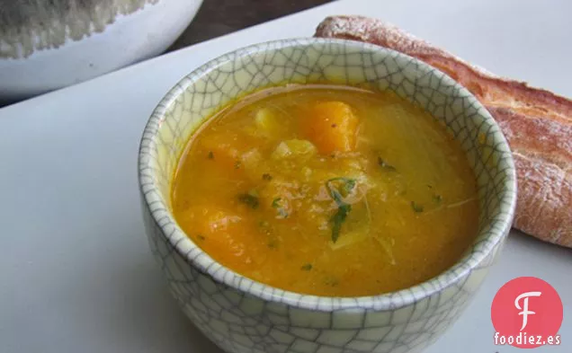 Sopa de Calabaza De Invierno Con Panceta, Puerros y Ajo Verde