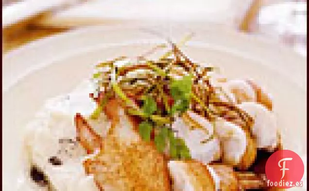 Langosta con Salsa Pinot Noir, Puré de Salsifíes y Puerros Encrespados